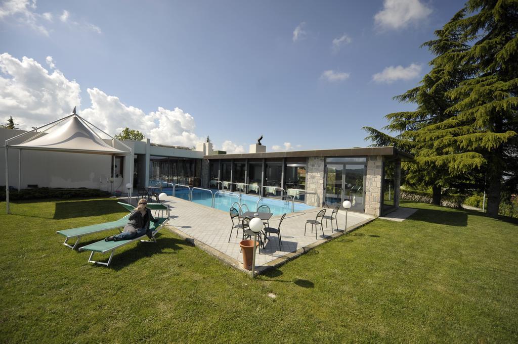 Ca' Del Lupo Hotel Montelupo Albese Exterior photo