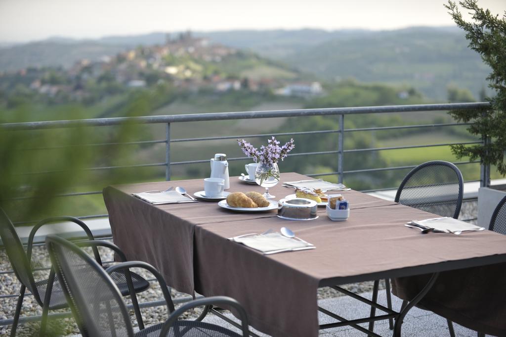 Ca' Del Lupo Hotel Montelupo Albese Exterior photo