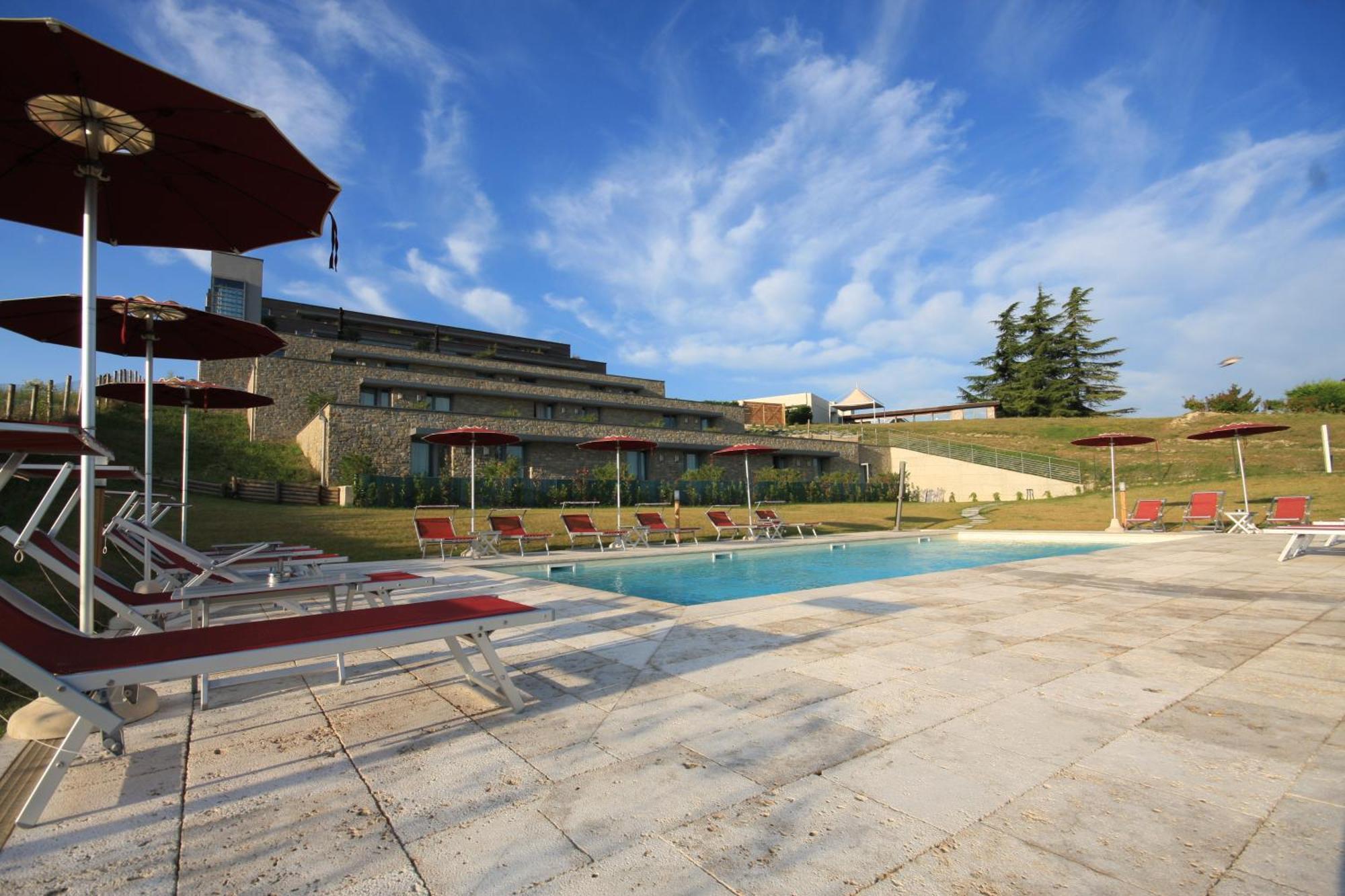 Ca' Del Lupo Hotel Montelupo Albese Exterior photo