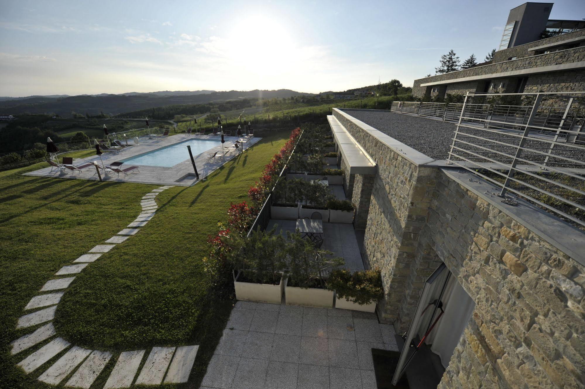 Ca' Del Lupo Hotel Montelupo Albese Exterior photo
