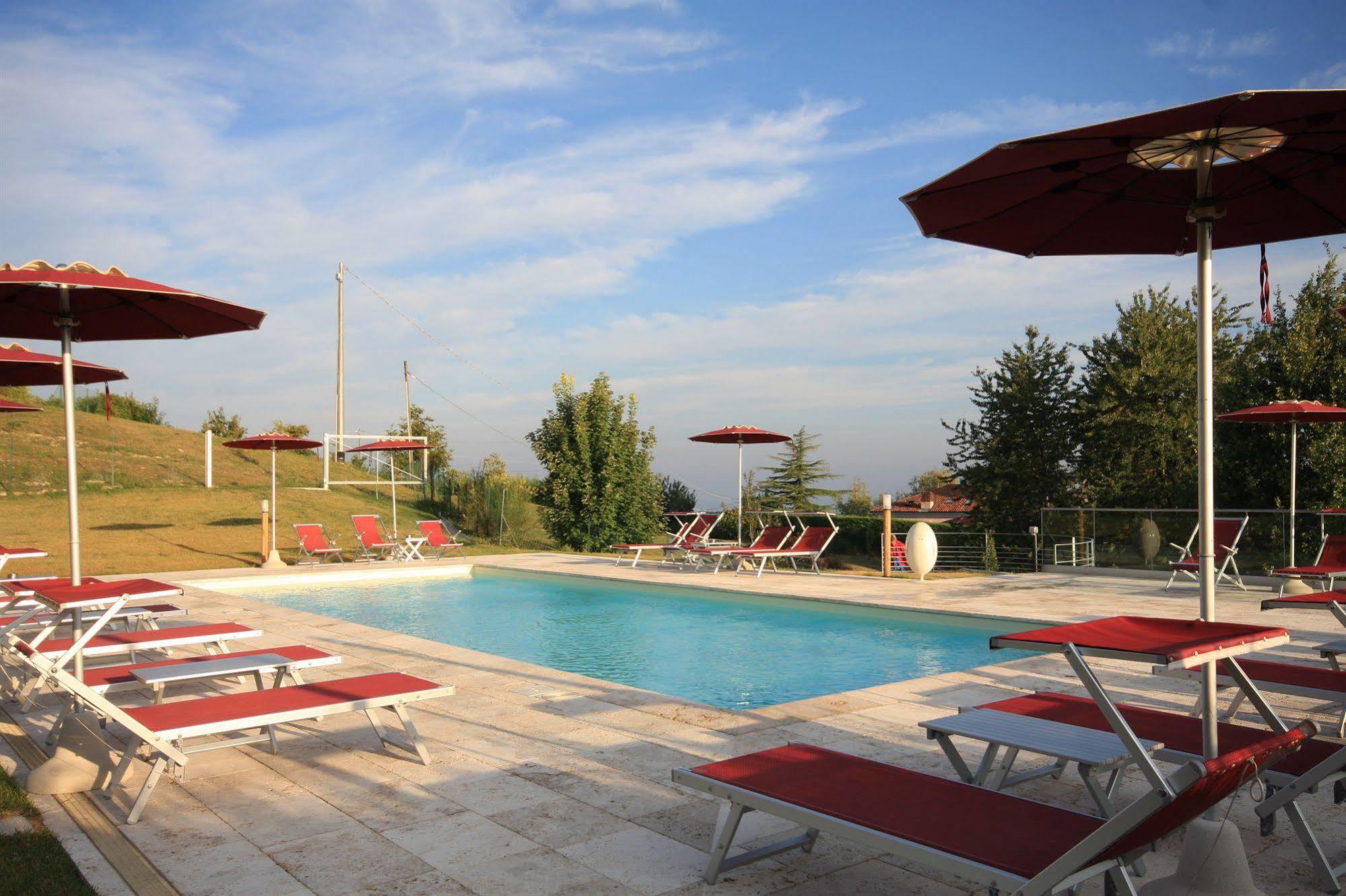 Ca' Del Lupo Hotel Montelupo Albese Exterior photo