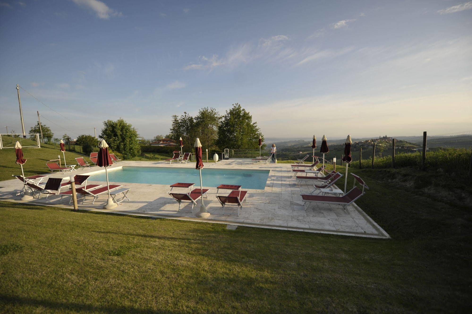 Ca' Del Lupo Hotel Montelupo Albese Exterior photo