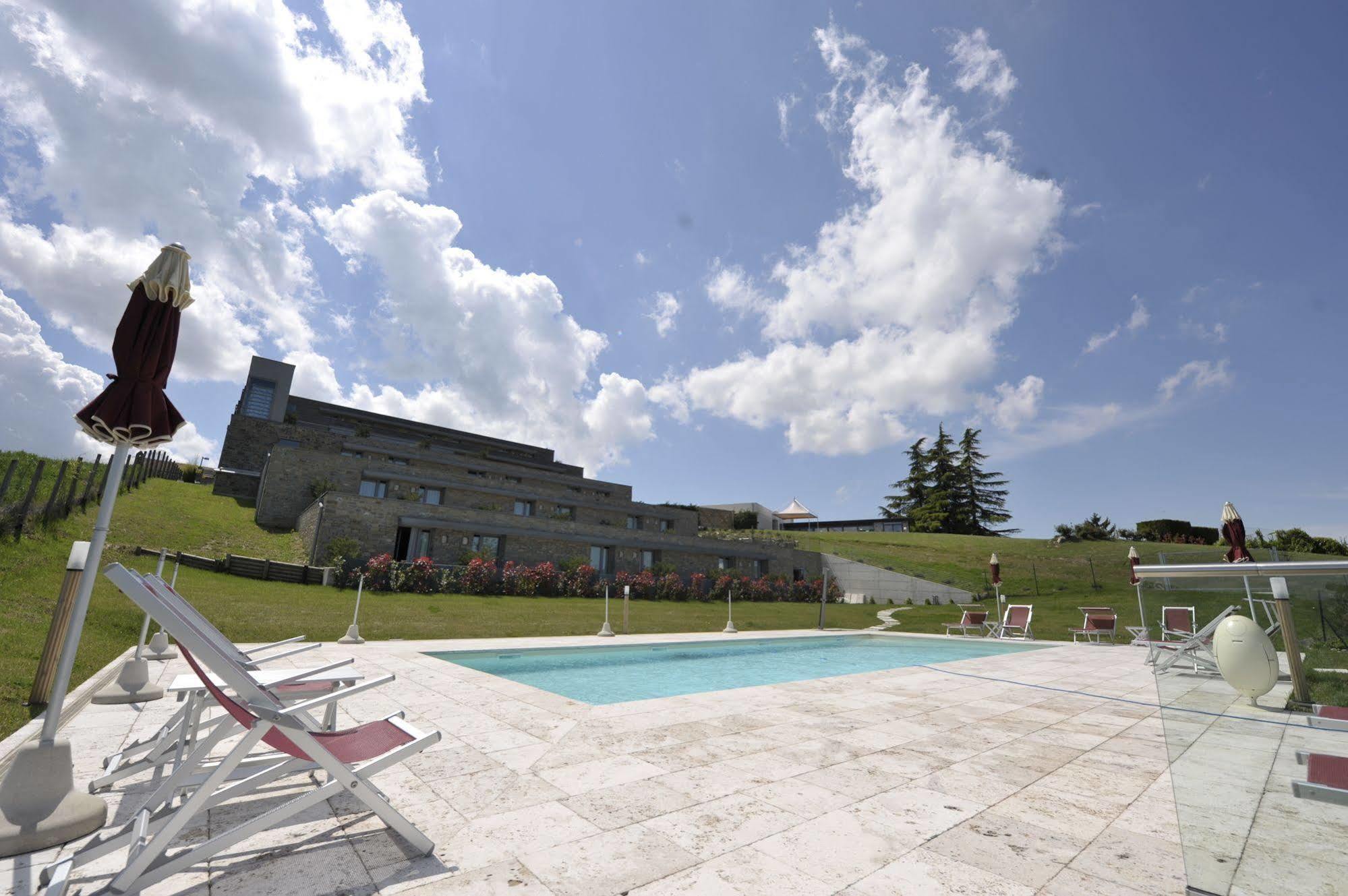 Ca' Del Lupo Hotel Montelupo Albese Exterior photo